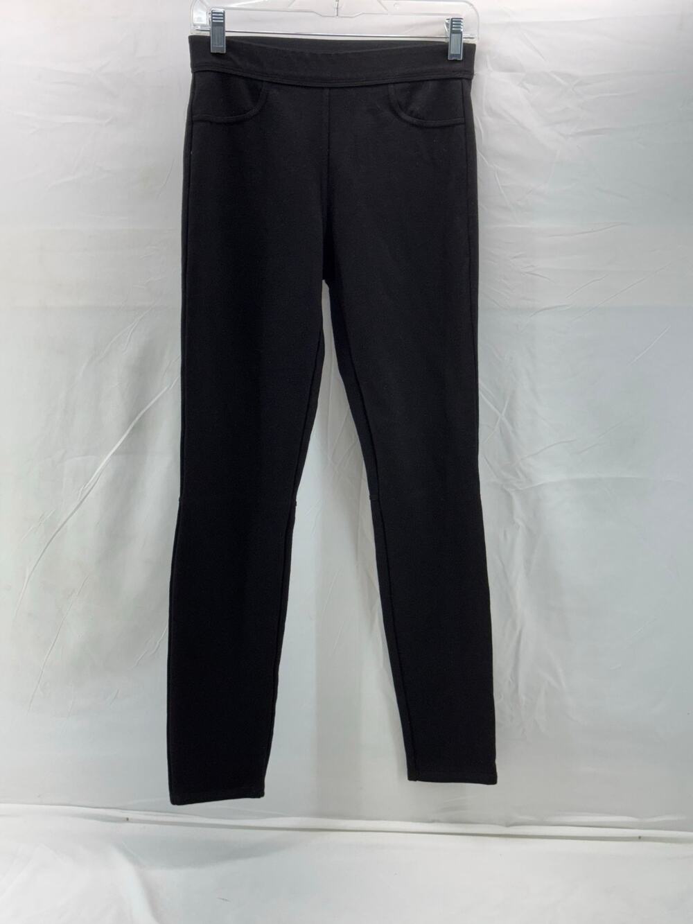 Pre owned Max studio specialty products size medium black jagging ￼￼